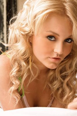 Beauté Blonde Glamoureuse