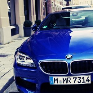 Voiture de Sport Bleue BMW M6