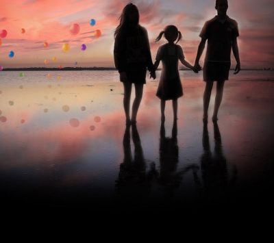 Silhouette de Famille au Coucher de Soleil