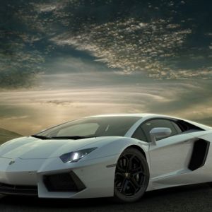 Lamborghini Aventador dans un Paysage Scénique
