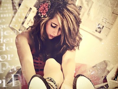 Fille Stylée avec Fleur