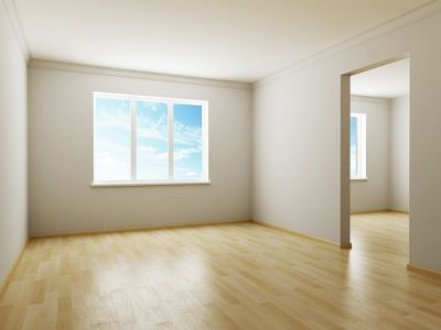 Chambre Vide et Lumineuse avec Fenêtres
