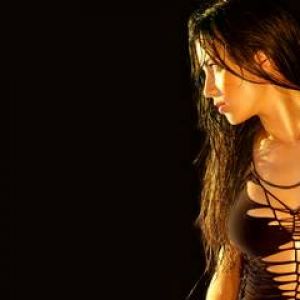 Femme Glamour en Tenue en Dentelle