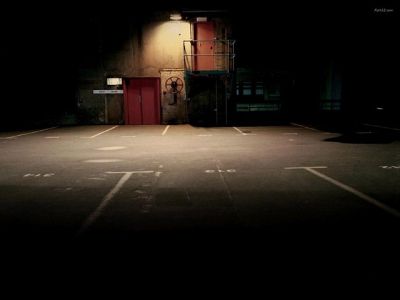 Parking Sombre et Mystérieux