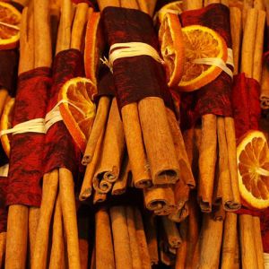 Bâtons de Cannelle et Oranges