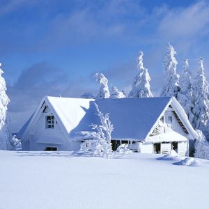 Maison dans un Paysage d'Hiver
