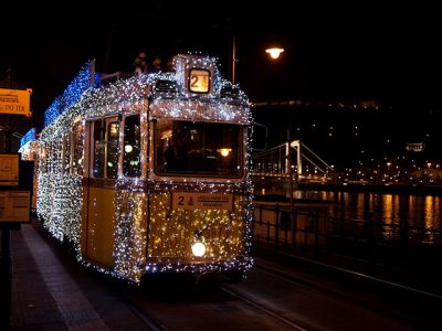 Tramway Décoré pour les Fêtes de Nuit