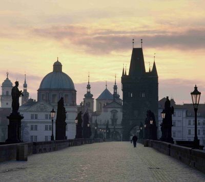 Pont Charles à Prague au Coucher de Soleil