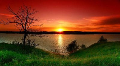 Coucher de Soleil Éblouissant sur l'Eau