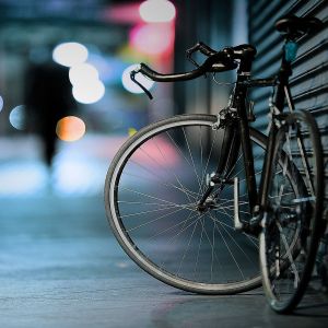 Scène Nocturne de Vélo Urbain
