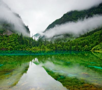 Reflet de Lac de Montagne