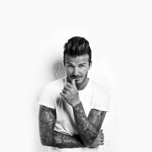 Homme Stylé avec Tatouages