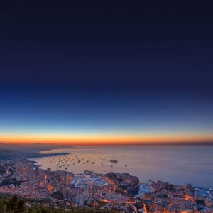 Coucher de Soleil Éblouissant sur Monaco