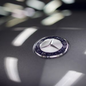 Logo Mercedes-Benz en Gros Plan