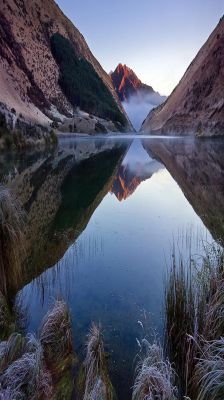 Reflet de Montagnes à l'Aube