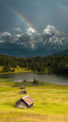 Paysage de montagne avec arc-en-ciel