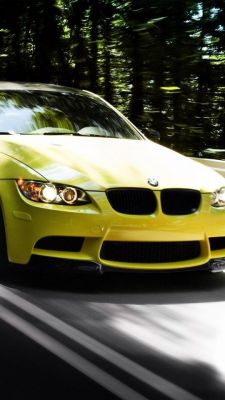 BMW M3 Jaune en Mouvement