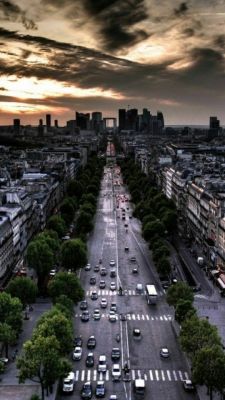 Horizon de Paris au Coucher de Soleil