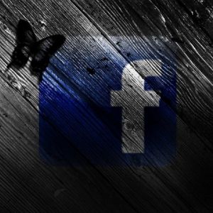 Logo Facebook sur Bois