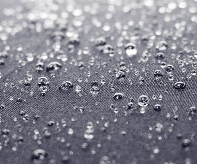Gouttes d'eau sur tissu